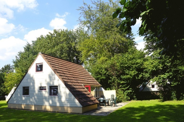 The sheltered terrace at the rear of Bungalow 64 at Groenpark Simpelveld